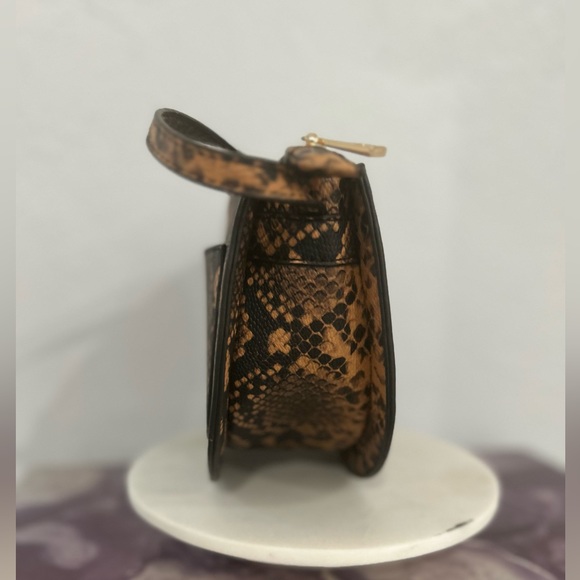 Olivia Miller “Anastasia” half moon cross body bag in orange and black NWT - Picture 9 of 10